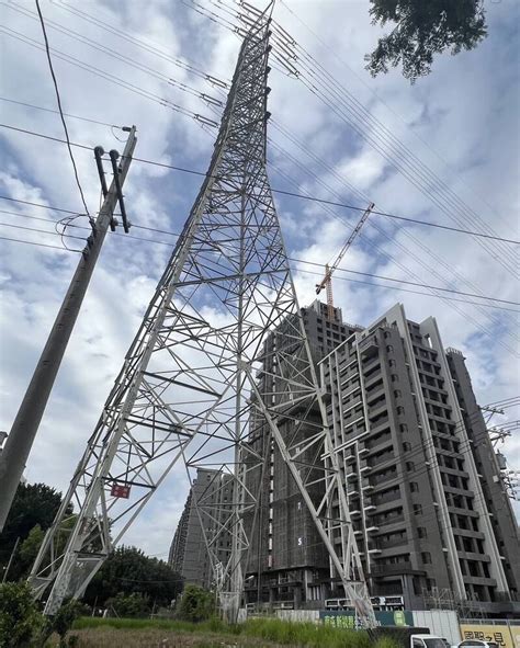 高壓電塔 距離|16萬伏特高壓電塔距住家不到百米 台中文山里居民心。